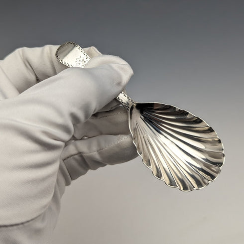 1822 年英國古董純銀茶盒湯匙製造商未知