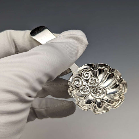 Early 19th century British antique sterling silver tea caddy spoon (with translation)