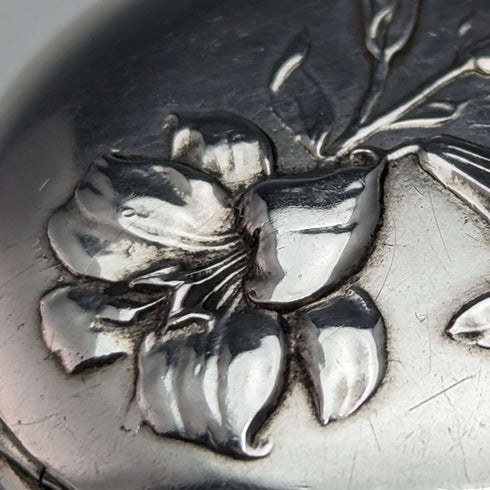 大約 1900 年古董瑞士 Escasany 女士懷錶,帶花卉雕刻銀色側殼,工作狀況良好
