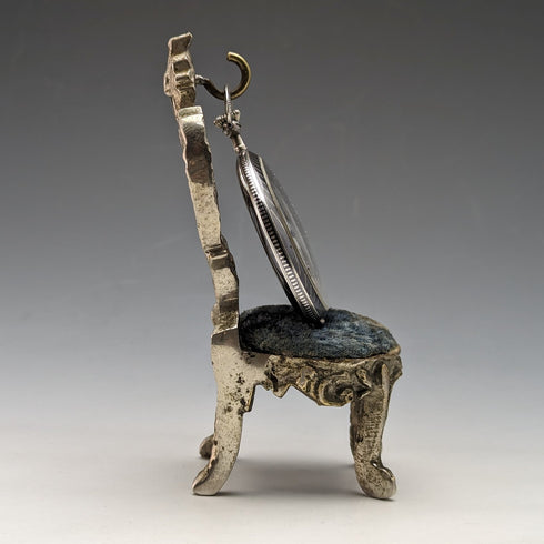 1920 年代黃銅椅懷錶架綠色床單