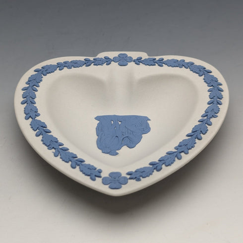 英国ヴィンテージ ウェッジウッド ジャスパーウェア製 スペード型ディッシュ ホワイト