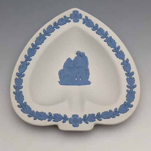 英国ヴィンテージ ウェッジウッド ジャスパーウェア製 スペード型ディッシュ ホワイト