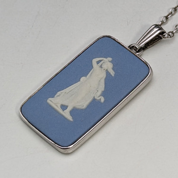 1973 British Vintage Wedgwood Sterling Silver & Jasperware Pendant Necklace