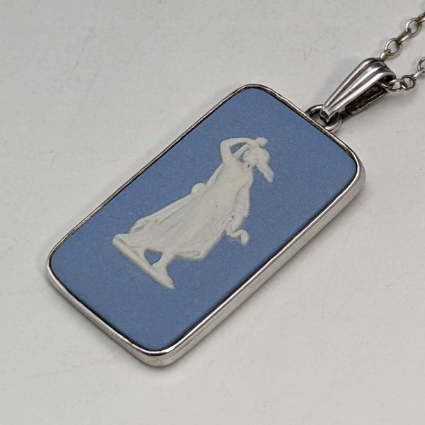 1973 British Vintage Wedgwood Sterling Silver & Jasperware Pendant Necklace