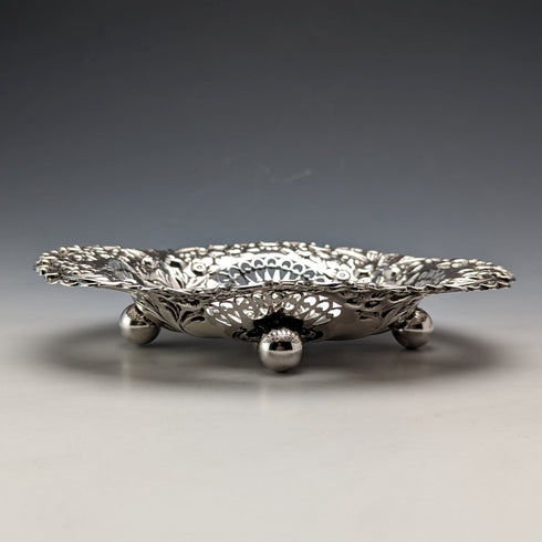 1897 年英國古董純銀花卉雕刻盤 62 克 George Nathan & Ridley Hayes