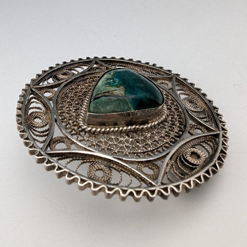 英国ヴィンテージ グリーンストーン&フィリグリー シルバーブローチ