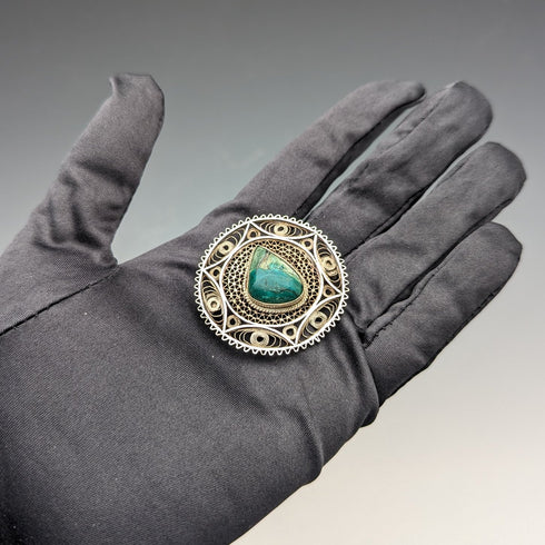 英国ヴィンテージ グリーンストーン&フィリグリー シルバーブローチ