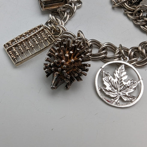 1971年 英国ヴィンテージ 純銀製 チャームブレスレット 39g