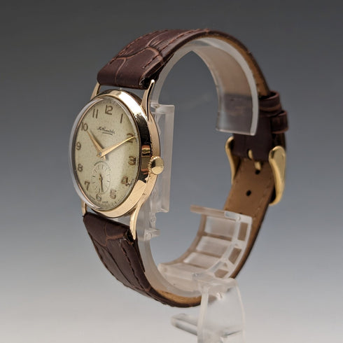 1962 British Vintage Russell Watch K9 solid gold case, in good working order, in wooden box