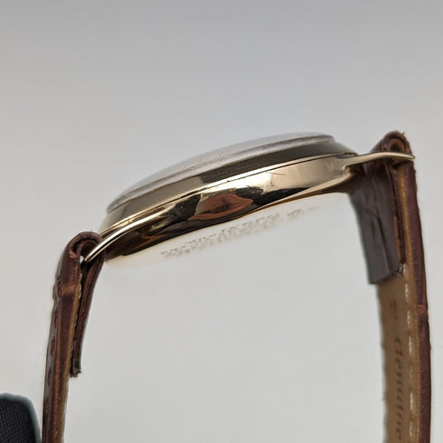 1962 British Vintage Russell Watch K9 solid gold case, in good working order, in wooden box