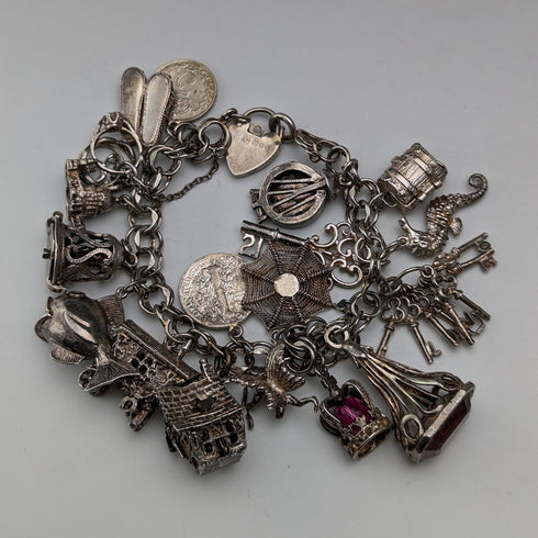 1980年 英国ヴィンテージ 純銀製 チャームブレスレット 75g