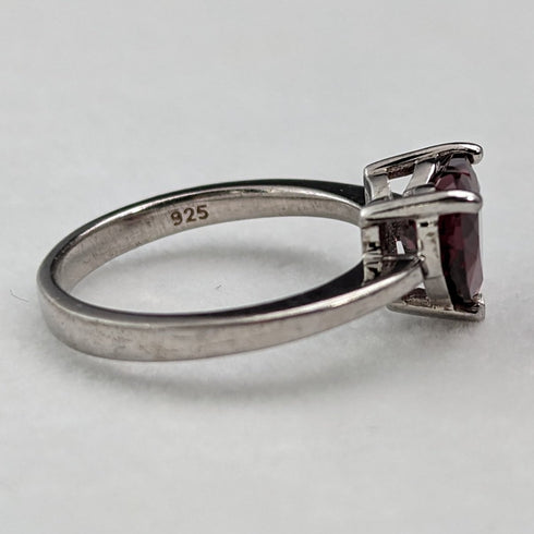 British Vintage Jewelry Heart-shaped Ruby Color Glass Sterling Silver Ring (No. 11) Ring