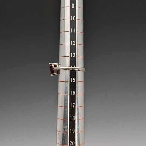 British Vintage Jewelry Heart-shaped Ruby Color Glass Sterling Silver Ring (No. 14) Ring