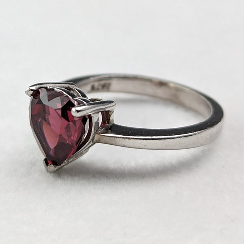 British Vintage Jewelry Heart-shaped Ruby Color Glass Sterling Silver Ring (No. 9) Ring
