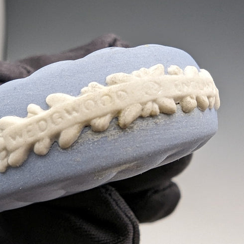 英国ヴィンテージ ウェッジウッド ジャスパーウェア製 オーバル型パフュームボトル