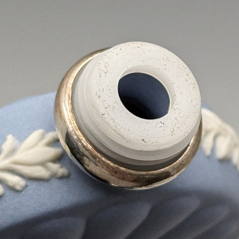 英国ヴィンテージ ウェッジウッド ジャスパーウェア製 オーバル型パフュームボトル