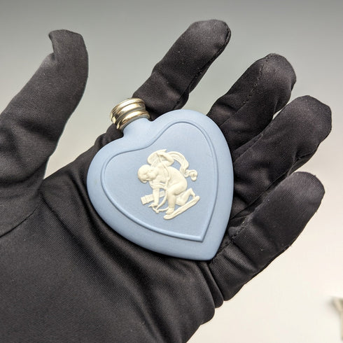 英国ヴィンテージ ウェッジウッド ジャスパーウェア製 ハート型パフュームボトル