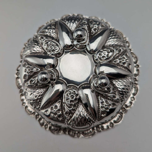 1902年 英国アンティーク 純銀製 花装飾 ディッシュ 43g Walker and Hall