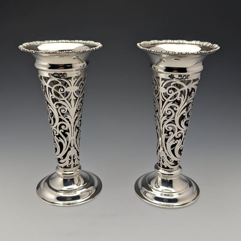 Circa 1901 British antique sterling silver vase pair with earring decoration, total weight 312g, Josiah Williams