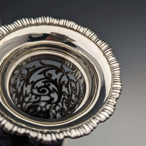 1901年頃 英国アンティーク 純銀製 花瓶ペア ピアス装飾 計312g Josiah Williams