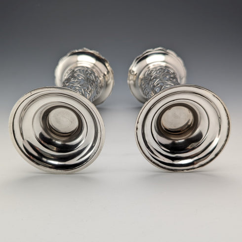 Circa 1901 British antique sterling silver vase pair with earring decoration, total weight 312g, Josiah Williams