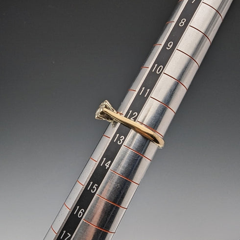 1980 英國復古珠寶 9 克拉黃金和鑽石戒指(12 號)戒指 RandD