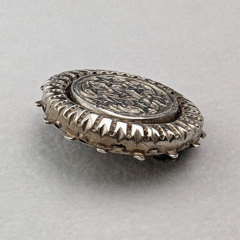 ヴィンテージ シルバー製 葉っぱ彫刻 丸型ブローチ