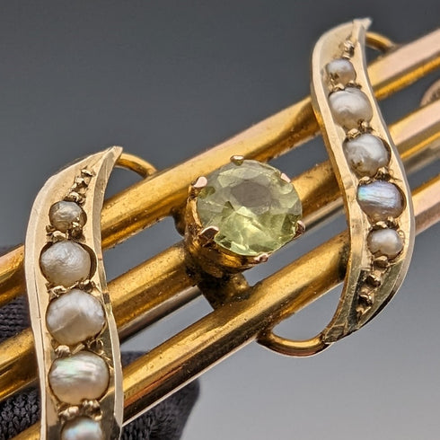Antique 9ct gold brooch with green stones and pearls