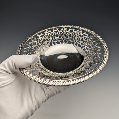 【お取り置き中】1892年 米国アンティーク 純銀製 脚付きディッシュ 205g Howard & Co