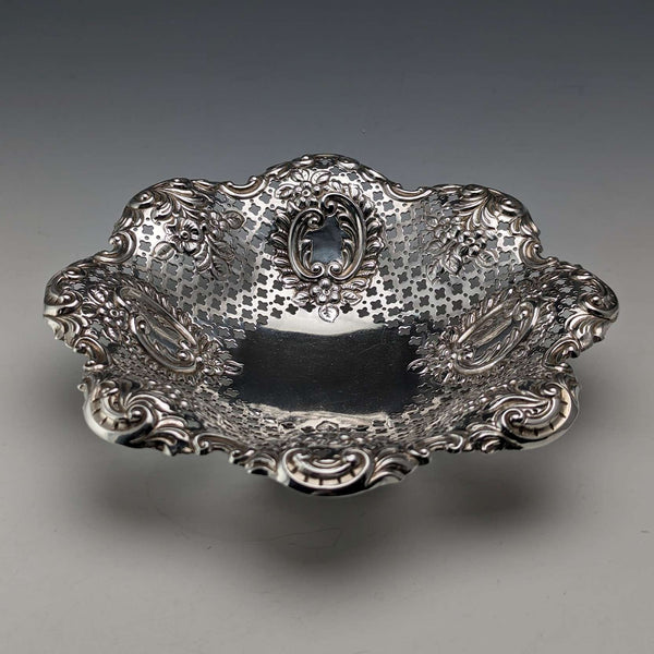 1895年 英国アンティーク 純銀製 花装飾 ディッシュ 111g James Dixon & Sons