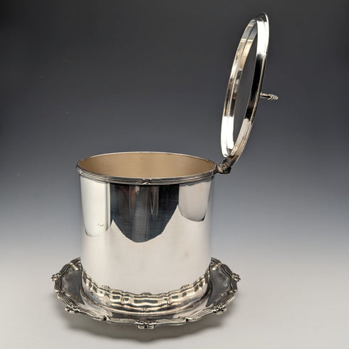 Circa 1909 British antique silver plated biscuit barrel Daniel & Arter