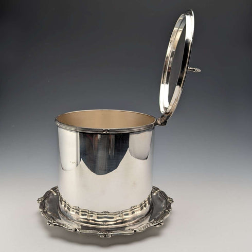 Circa 1909 British antique silver plated biscuit barrel Daniel & Arter