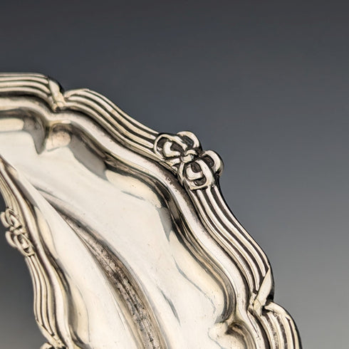 Circa 1909 British antique silver plated biscuit barrel Daniel & Arter