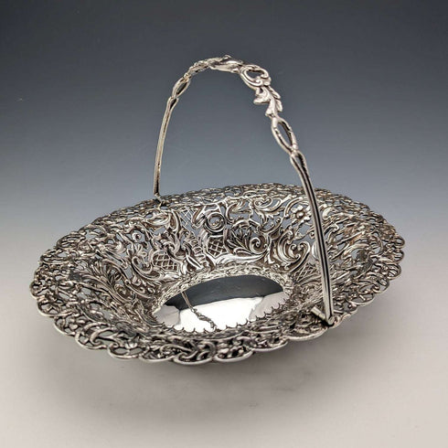 1892 British antique sterling silver basket decorated with pierced earrings, movable handle, 272g, large, Spiers