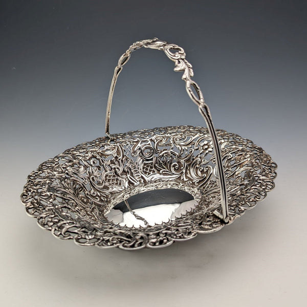 1892 British antique sterling silver basket decorated with pierced earrings, movable handle, 272g, large, Spiers