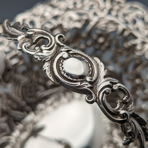 1892 British antique sterling silver basket decorated with pierced earrings, movable handle, 272g, large, Spiers