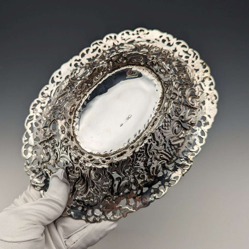 1892 British antique sterling silver basket decorated with pierced earrings, movable handle, 272g, large, Spiers