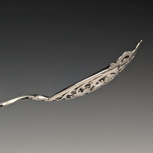 1911 British antique sterling silver serving spoon pair 104g Martin, Hall & Co