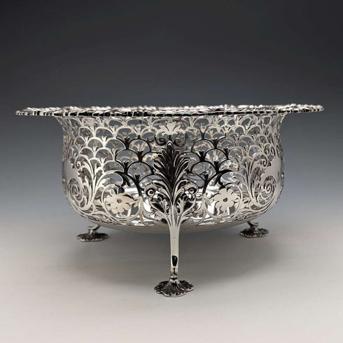 1906 British antique sterling silver footed centre bowl, 745g, Daniel & John Wellby