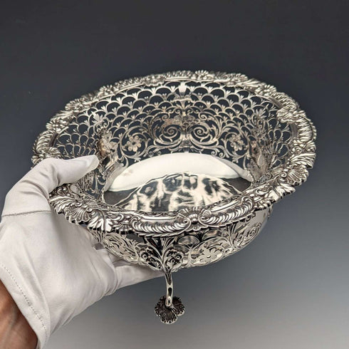 1906 British antique sterling silver footed centre bowl, 745g, Daniel & John Wellby