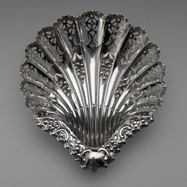 1895 British antique sterling silver shell-shaped footed dish, 88g, Atkin Brothers