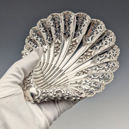 1895 British antique sterling silver shell-shaped footed dish, 88g, Atkin Brothers