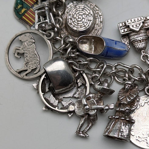 1970年代 英国ヴィンテージ 純銀製 チャームブレスレット 68g