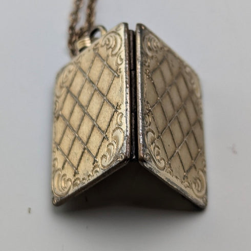 英国ヴィンテージ 14ctロールドゴールド 本型ロケットペンダント ネックレス