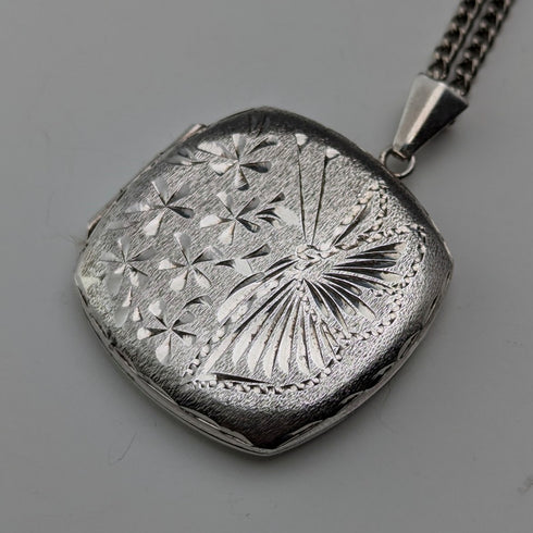 1977 British Vintage Sterling Silver Locket Pendant & Necklace JAC