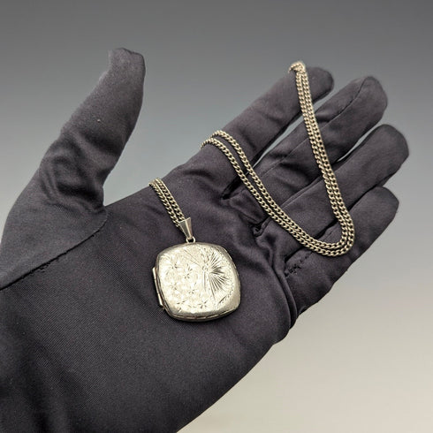 1977 British Vintage Sterling Silver Locket Pendant & Necklace JAC