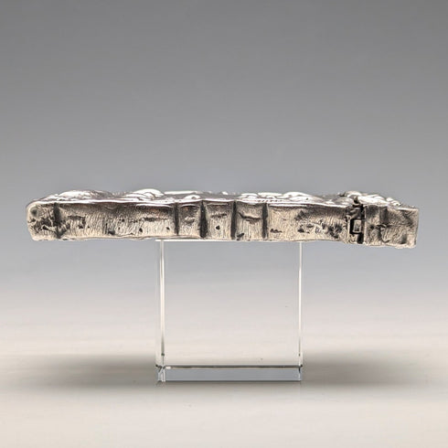 Antique American sterling silver card case with embossed decoration, 75g