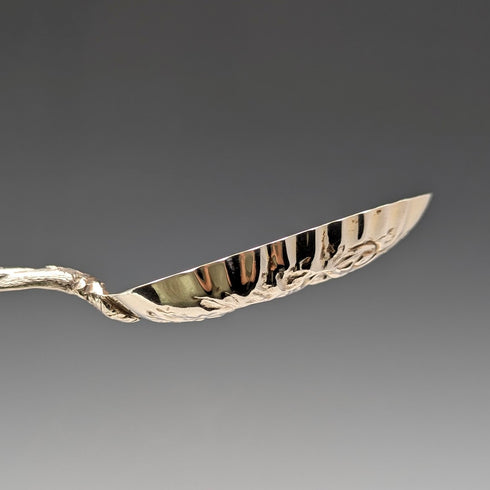 約 1875 年英國古董鍍銀漿果湯匙一對