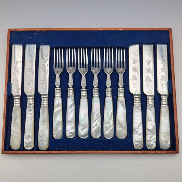 約 1890 年英國古董白色珍珠手柄甜點餐具 6 對含 Mappin 和 Webb 托盤