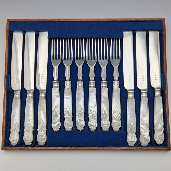 約 1860 年英國古董雕刻白色珍珠手柄甜點餐具 6 對 TBNA 托盤包括